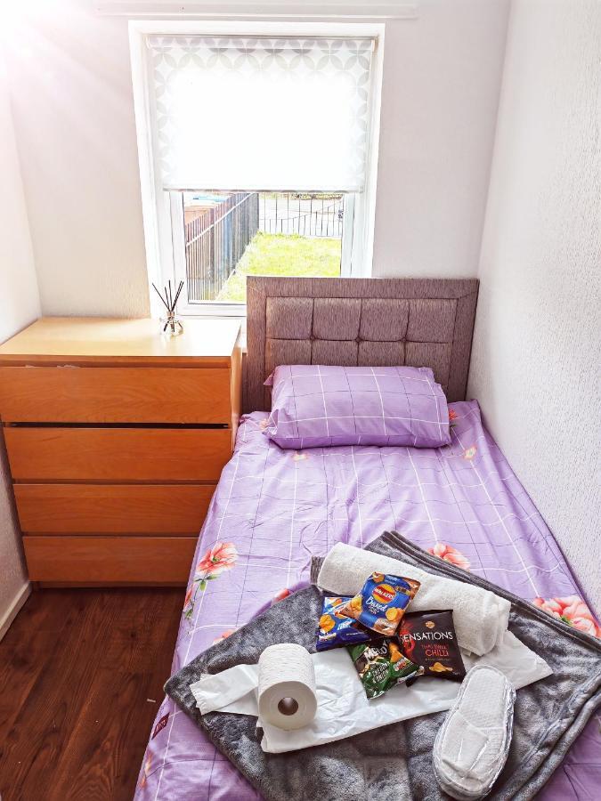 Holiday Home แมนเชสเตอร์ ภายนอก รูปภาพ