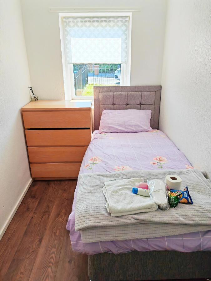 Holiday Home แมนเชสเตอร์ ภายนอก รูปภาพ